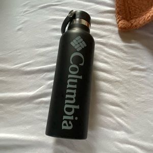 Black 21 oz Columbia hydroflask